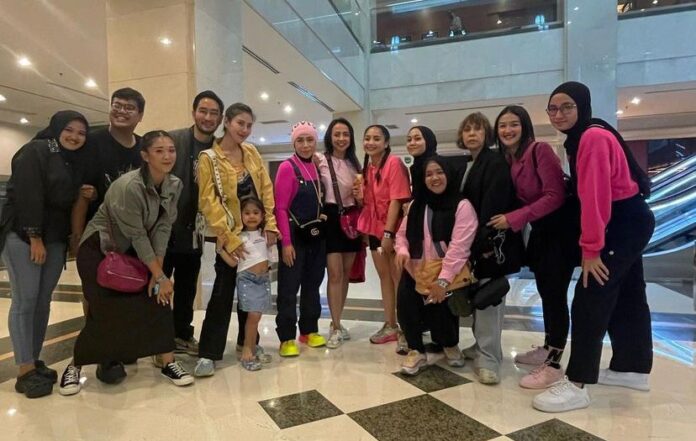 Rombongan Nagita Slavina saat nonton konser Blackpink