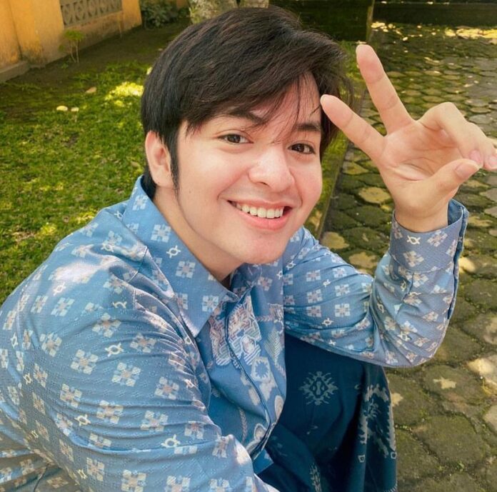 Angga Yunanda lebaran di rumah kampung halaman