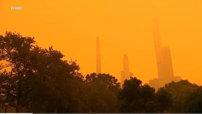 Kabut merah selimuti kota New York