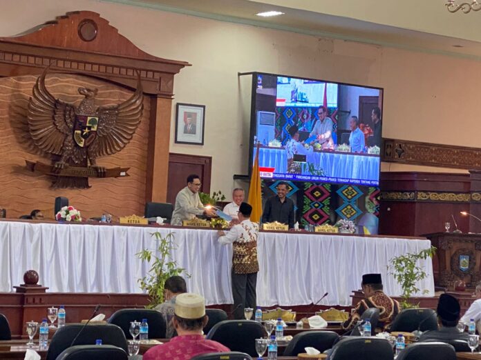 Paripurna DPRD NTB pembacaan pandangan umum fraksi-fraksi