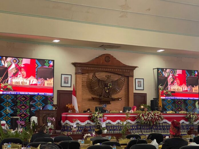 Suasana sidang rapat paripurna HUT NTB ke 65