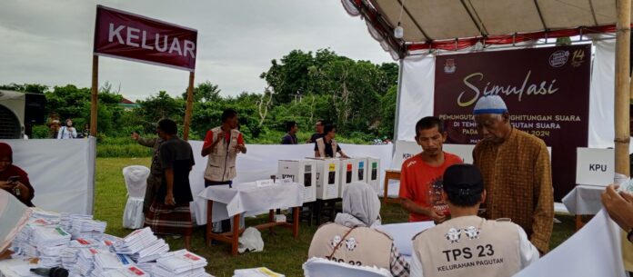 suasana simulasi hitung dan pungut suara Pemilu 2024 di Kota Mataram