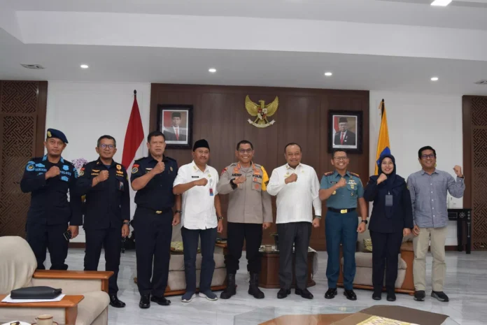 Pj. Gubernur menerima audiensi anggota forum koordinasi pengawasan dan penanggulangan penangkapan ikan