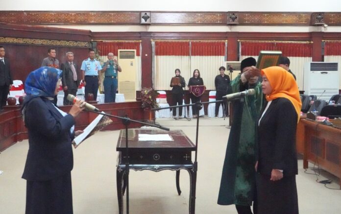 Suasan pelantikan Aluh Rusmala menggantikan Almarhum Lalu Satriawandi